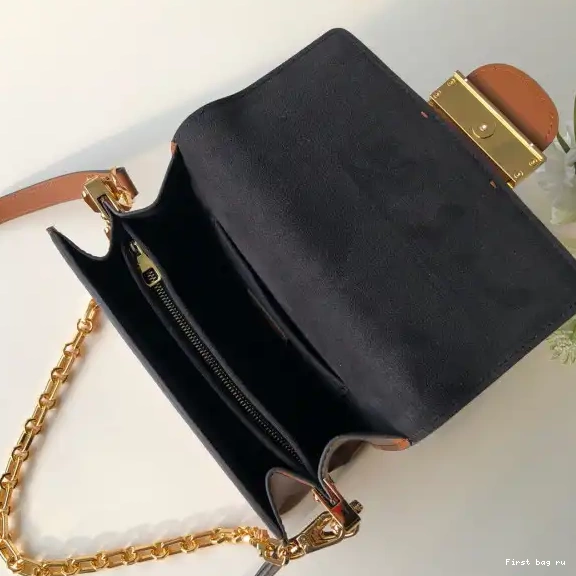 Frstbag ru Louis Spring Vuitton Show） Dauphine Mini（2019 0520